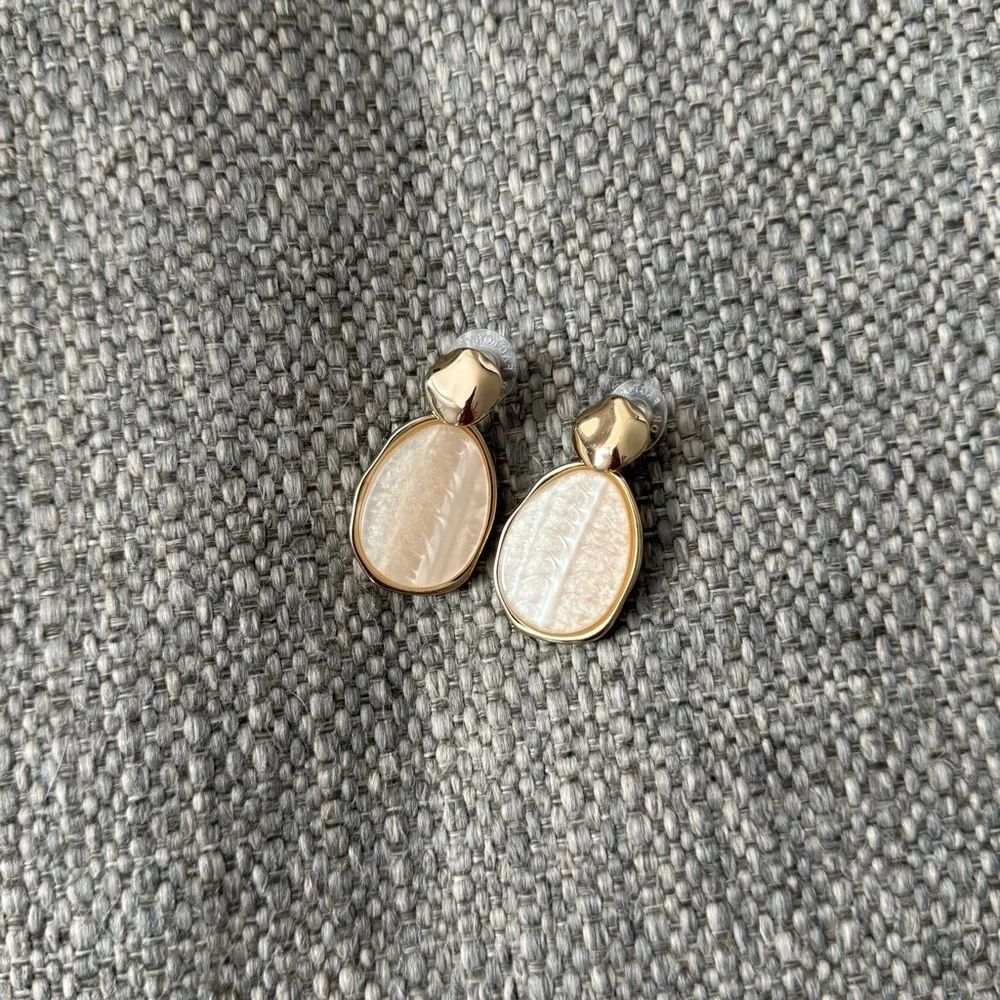 New Ann Taylor Gold & Cream Drop Earrings - Picture 1 of 4